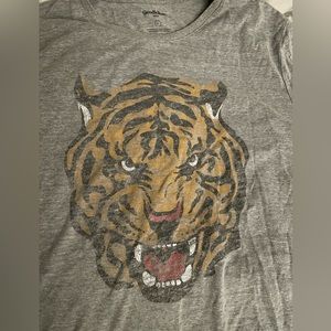 GOODFELLOW & CO Target brand t-shirt with tiger print. Size XL. Light gray.